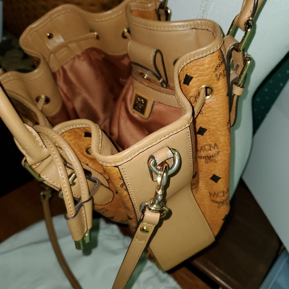 MCM EUC VISESTOS LEATHER DRAWSTRING CROSSBODY TOTE - Picture 8 of 13